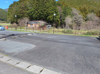 【駐車場】