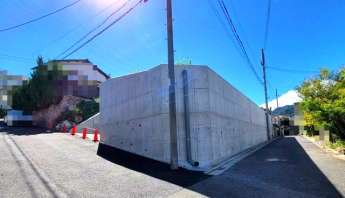 角地の高台のため開放感のある明るい土地です