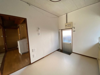 キッチンには勝手口があります。