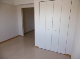 使い勝手のいい洋室です