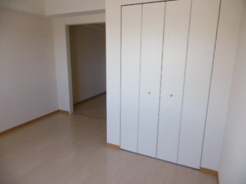 使い勝手のいい洋室です