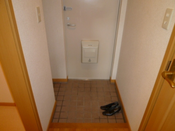 毎日通る玄関はこちらです