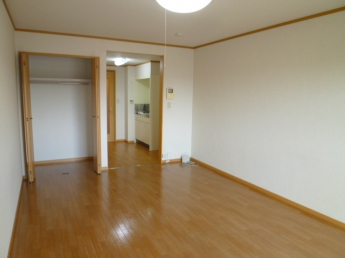 コンパクトで使いやすい洋室です