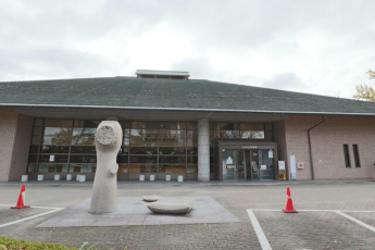 三田市立図書館まで423m