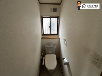 換気にも配慮した窓付きのトイレスペースとなっています。