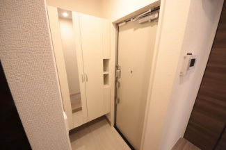明るい玄関です