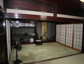 堀こたつのある居間