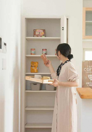 パントリー。食品ストックや調理器具などたっぷり収納できる大容