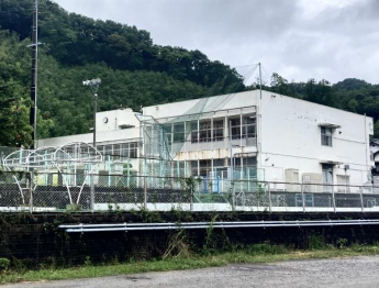鴨部小学校まで1650m