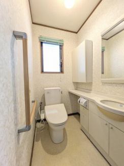 トイレには洗面台を設置