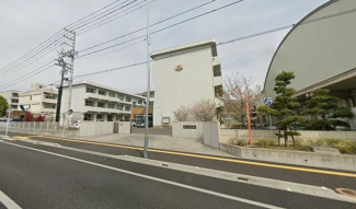松山市立東中学校まで1300m