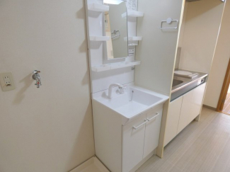 ★シャワー付きで朝の身支度に嬉しいです
