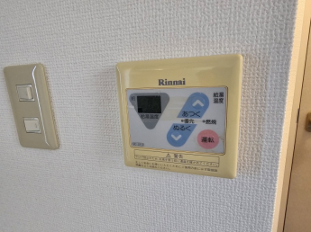 給湯器のリモコンです。温度設定を出来ます。