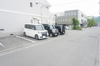 【駐車場】