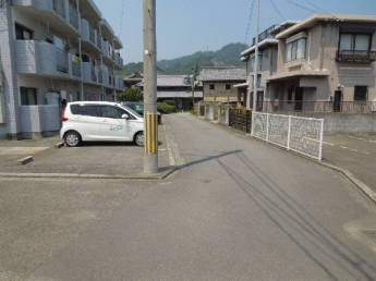 【駐車場】