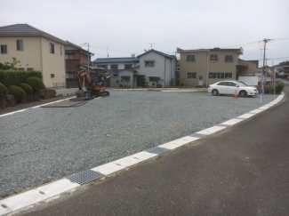 スーパーやドラッグストアも近くにあります♪