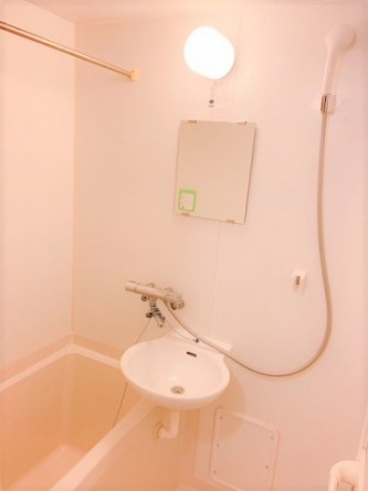 コンパクトで使いやすいお風呂です