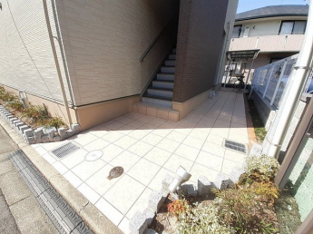 毎日通るエントランスはこのようになっています