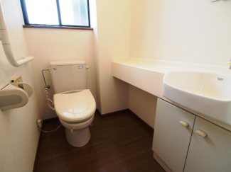 コンパクトで使いやすいトイレです