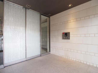 毎日通るエントランスはこのようになっています