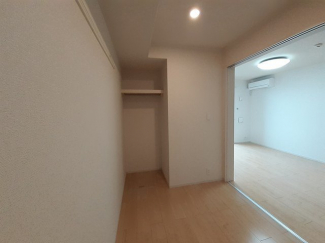 明るい色調の室内です
