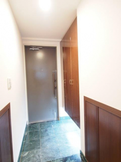 落ち着いた玄関です