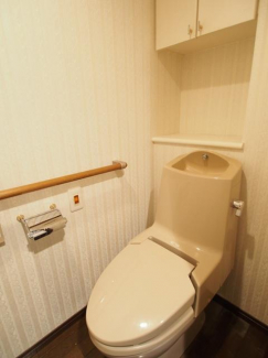 コンパクトで使いやすいトイレです