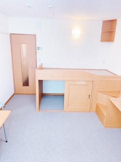 開放的な寝室です
