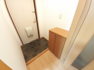 収納もある玄関です