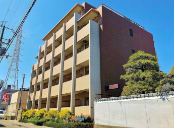 落ち着いた雰囲気の外観です