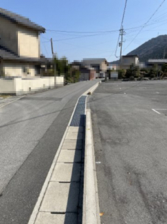 【前面道路含む現地写真】