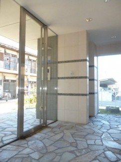 ゆとりのあるエントランスです