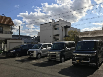 駐車場があるので、車を買う予定の方も安心です