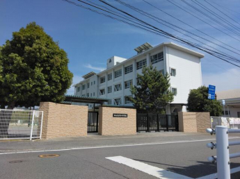 鴨川中学校まで260m