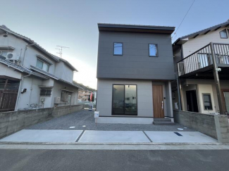 清潔感のある洗面化粧台、一坪タイプの浴室でゆっくり♪
