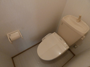 ★温水洗浄便座付きで快適です