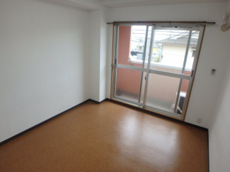 落ち着いて過ごせるお部屋