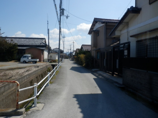 【前面道路含む現地写真】