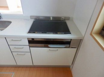 IHコンロです。3口・グリル付きです。