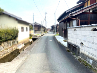 【前面道路含む現地写真】