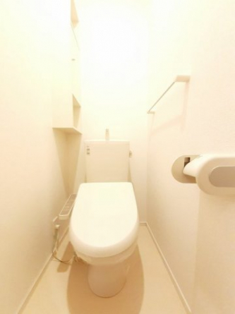 コンパクトで使いやすいトイレです