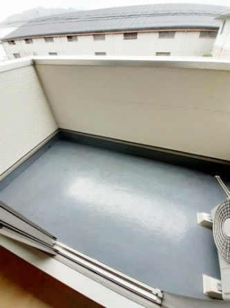 暖かな日差しのふりそそぐバルコニー
