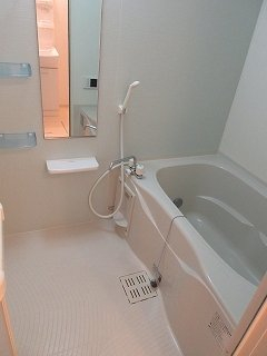 落ち着いた空間のお風呂です