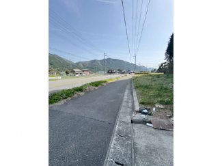 【前面道路含む現地写真】
