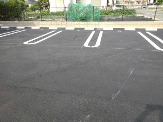 駐車場があるので、車を買う予定の方も安心です