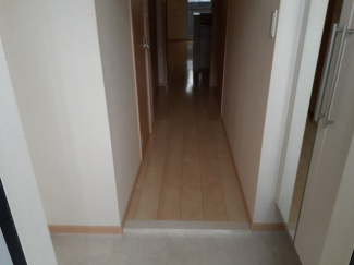 収納もある玄関です