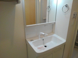 明るい洗面所です