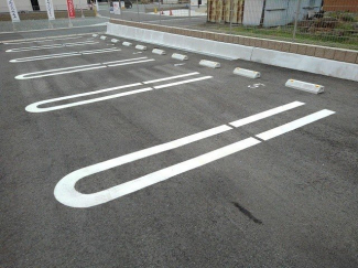 駐車場があるので、車を買う予定の方も安心です