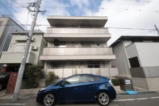 落ち着いた雰囲気の外観です