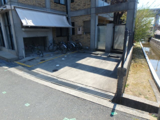 駐車場があるので、車を買う予定の方も安心です